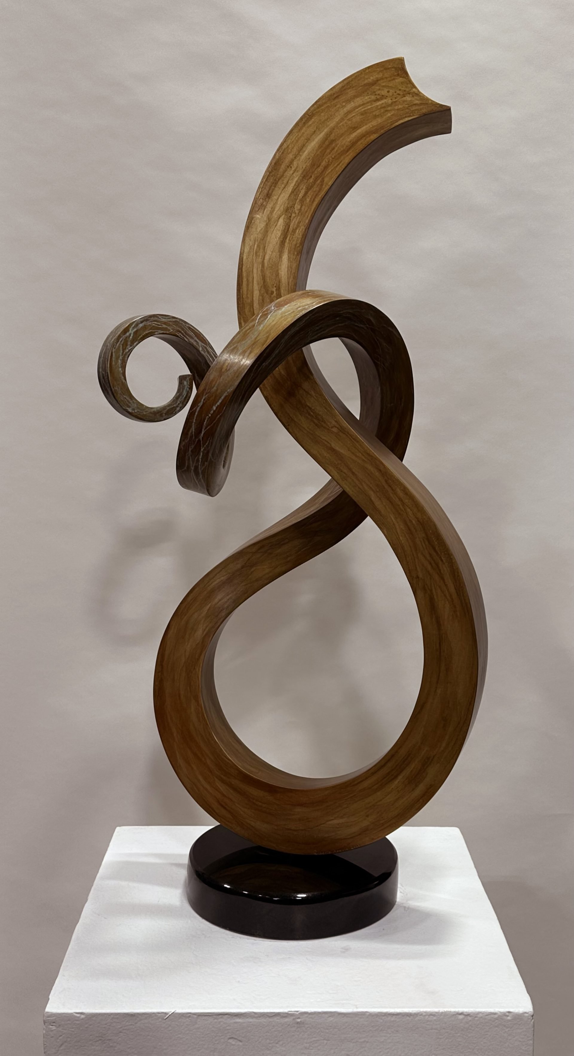 verticle swirl sculpture